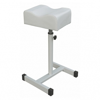 Cadeira alta branca com assento ondulado e base metálica em formato de T