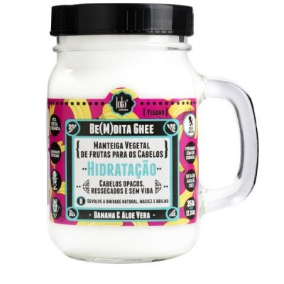 Frasco branco com tampa preta contendo manteiga vegetal para cabelos com rótulo colorido