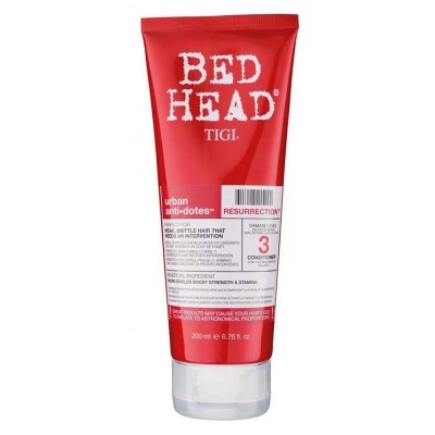 Condicionador Bed Head TIGI vermelho com texto em branco e preto