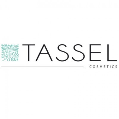 Logótipo TASSEL COSMETICS com padrão vegetal verde-água