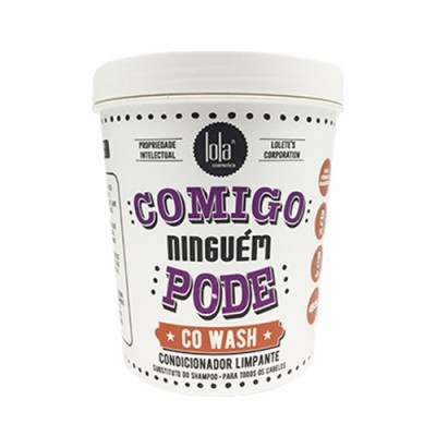 Embalagem branca de condicionador limpante Co Wash da Lola Cosmetics com texto em roxo, preto e laranja