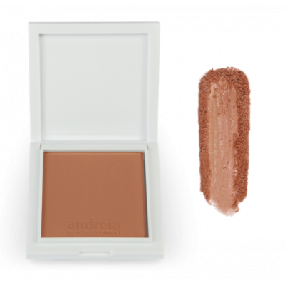 Pó compacto castanho claro em embalagem branca aberta com amostra ao lado