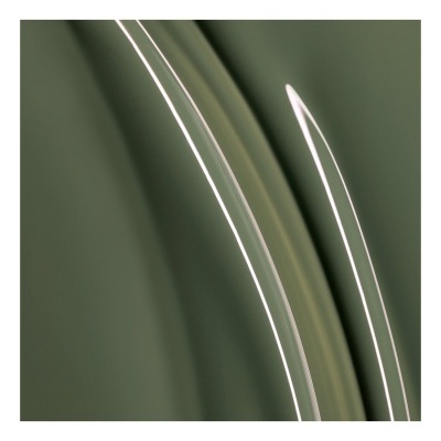 Close-up de superfície curva verde com linhas brilhantes