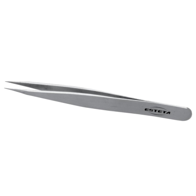 Pinça de precisão de metal prateado com marca ESTETA