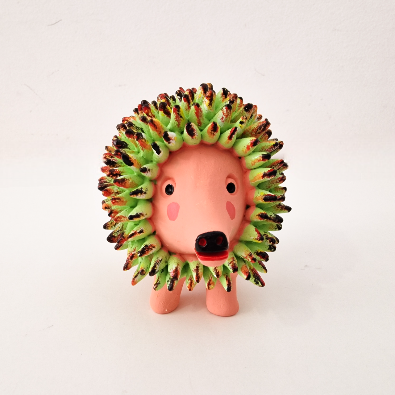 Ouriço Médio Figura decorativa de cerâmica em forma de ouriço verde e rosa