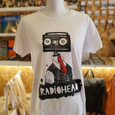 T-shirt branca com estampado de aparelhagem e texto RADIOHEAD
