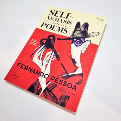 Capa do livro SELF-ANALYSIS and thirty other POEMS de Fernando Pessoa com ilustração e texto