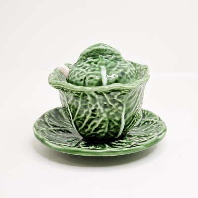 Conjunto de chávena verde em cerâmica com textura de folhas de couve