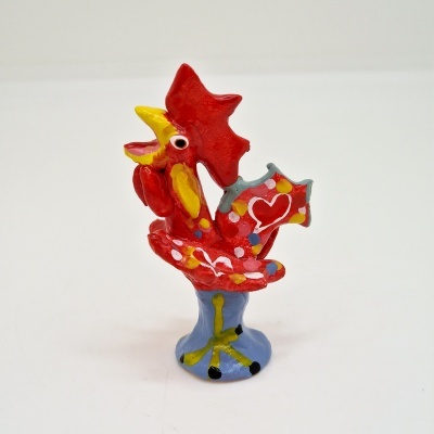 Estatueta cerâmica galo colorido vermelho amarelo azul