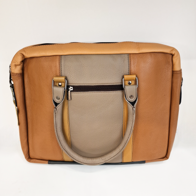 Mala de mão em pele sintética castanha e bege com bolso frontal