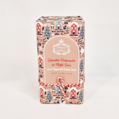 Pacote de sabonetes perfumados com embalagem natalícia