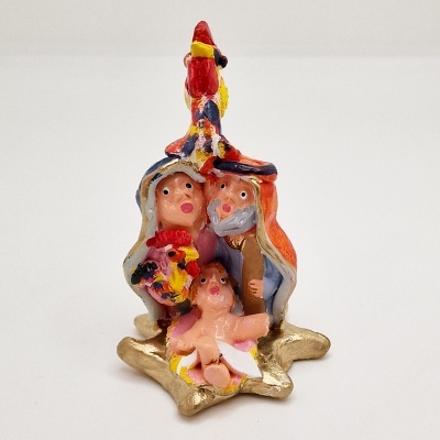 Miniatura cerâmica Natividade com figuras e galo em base estrela dourada