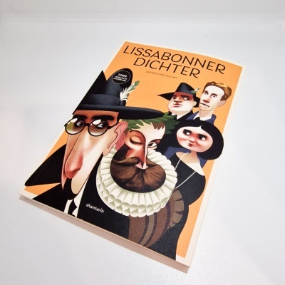 Livro com capa laranja e ilustrações de cinco figuras caricaturais antigas