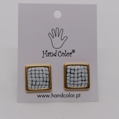 Brincos quadrados com moldura dourada e padrão branco e preto em cartão da Hand Color