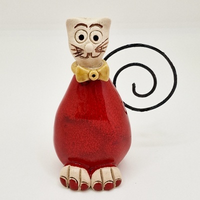 Escultura decorativa de gato em cerâmica vermelha com cabeça bege e cauda preta