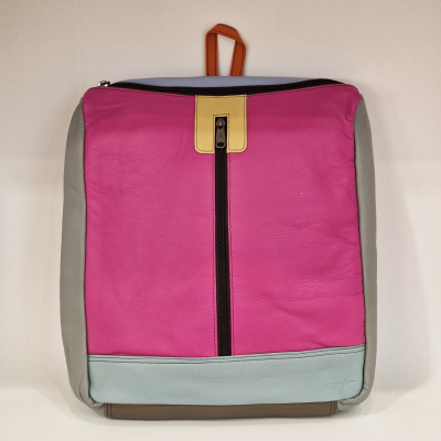 Mochila quadrada de couro multicolor com fecho vertical