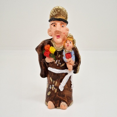 Estátua pequena religiosa em cerâmica com túnica marrom e capacete dourado