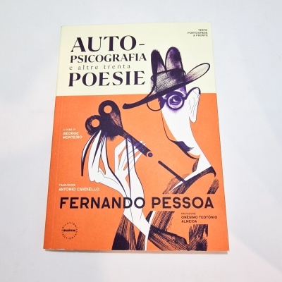 Capa de livro com título 'AUTOPSICOGRAFIA e altre cento POESIE' e ilustração estilizada em tons de laranja e preto.