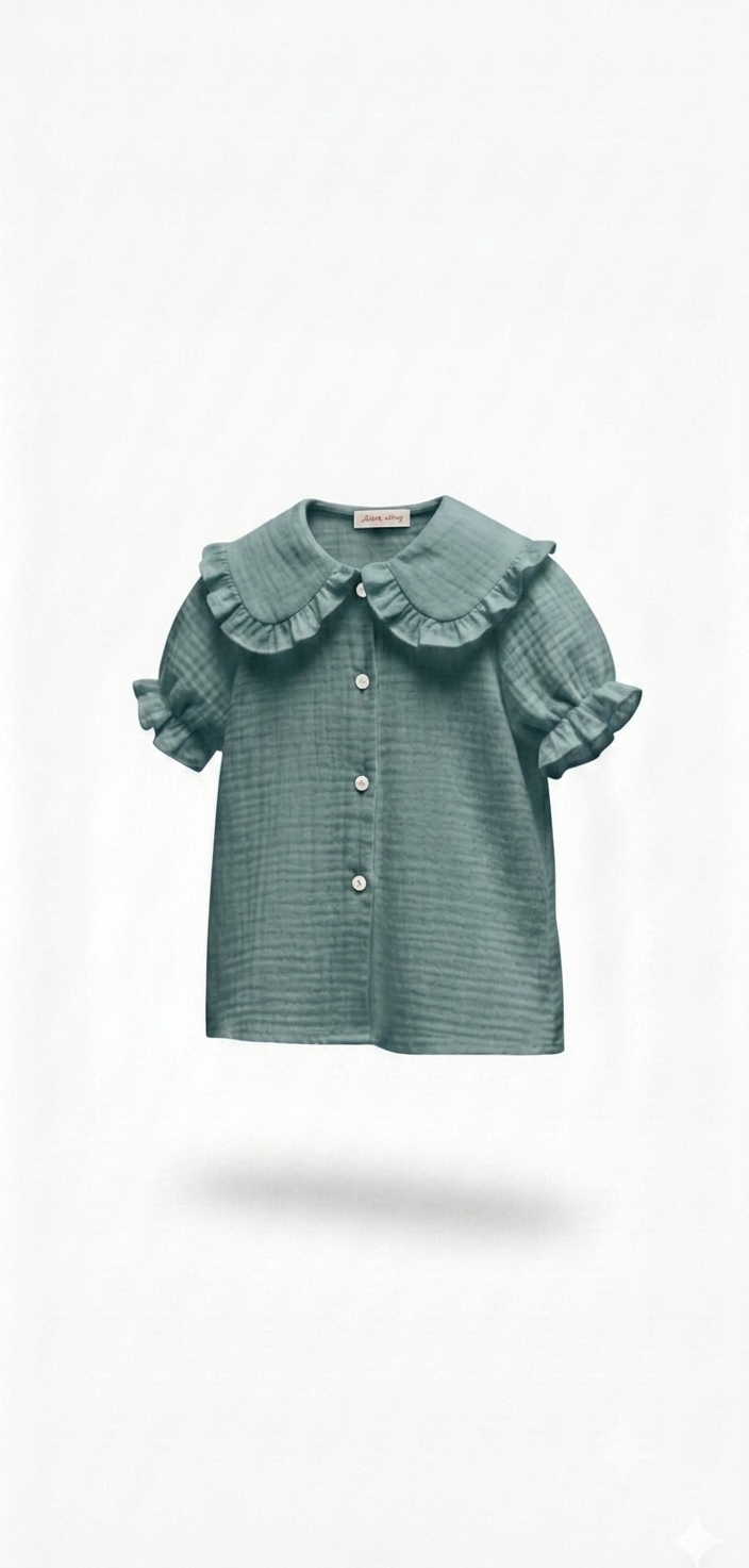 Camisa Green Blusa infantil verde-azulada com folhos na gola e nas mangas, botões brancos
