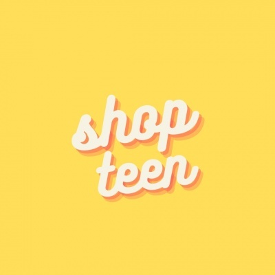 Texto 'shop teen' em fundo amarelo