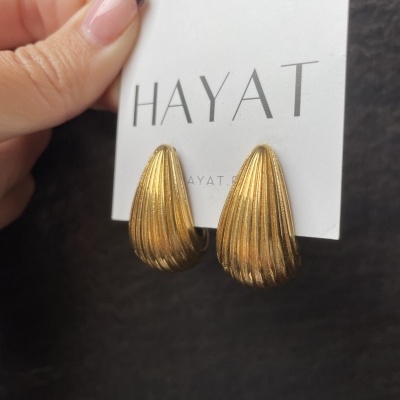 Brincos dourados texturizados em cartão HAYAT