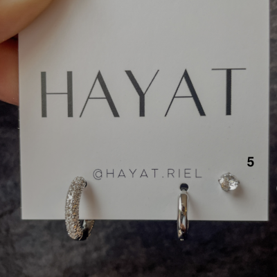 Brincos HAYAT, argolas prateadas e brilhante solitário