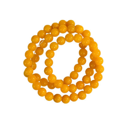 colar ou pulseira de contas amarelas redondas sobre fundo branco