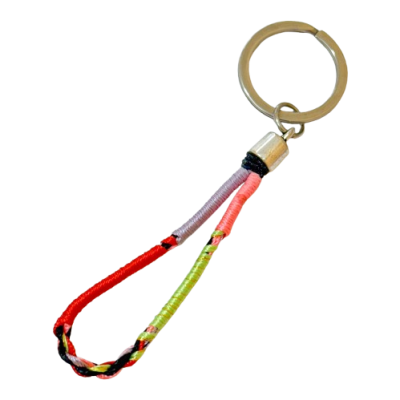 Porta-chaves com argola metálica prateada e alça colorida trançada