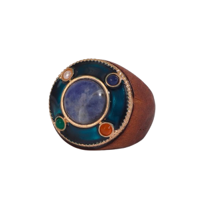 Anel com pedras coloridas e banda castanha