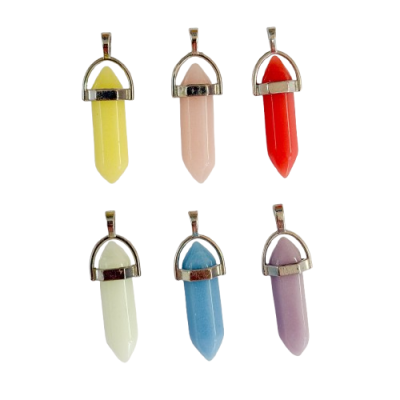 Pendentes de pedra colorida com suporte metálico prateado