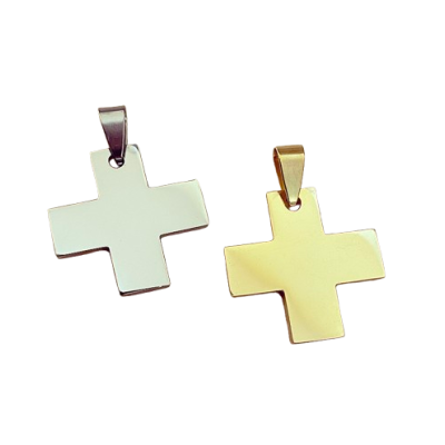 Dois pingentes em forma de cruz, prateado e dourado, com acabamento liso e argola de pendurar