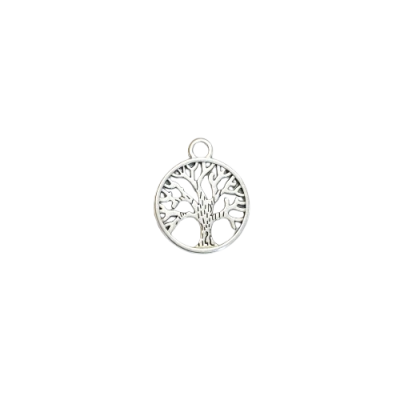 Pingente redondo metálico prateado com desenho de árvore recortada