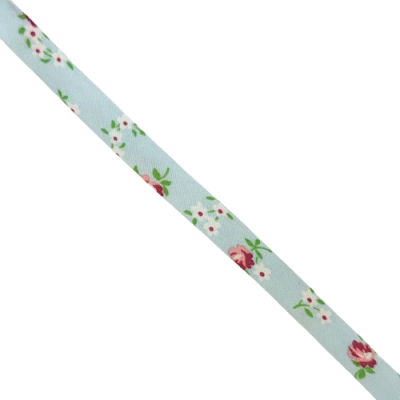 Fita azul clara com padrão floral