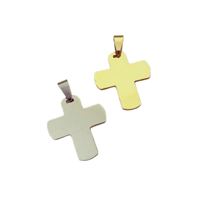 Dois pendentes em forma de cruz, um prateado e outro dourado, com acabamento liso