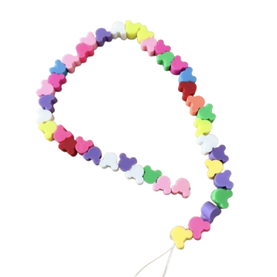 Colar colorido com contas em forma de cabeça de personagem