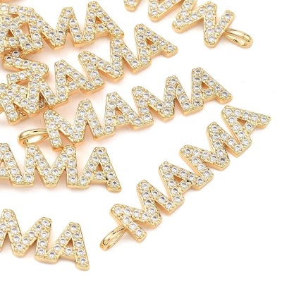 Bijuteria dourada com o nome MANA em letras com cristais brilhantes