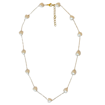 Colar com contas brancas em forma de coração e cordão dourado