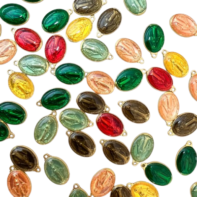 Medalhões ovais coloridos com imagens religiosas em relevo