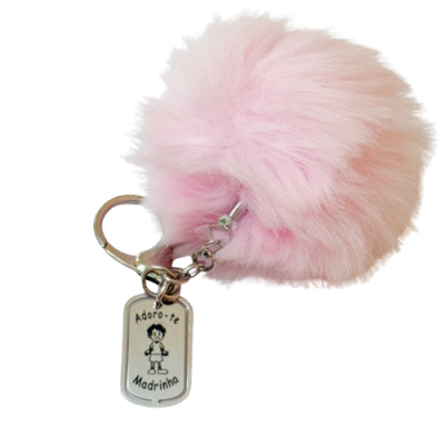 Porta-chaves com pompom rosa e pendente metálico com texto e desenho