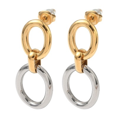 Brincos de argolas douradas e prateadas interligadas com fecho de pressão