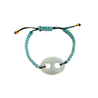 Pulseira azul claro trançada com peça oval branca de jade e fecho preto ajustável