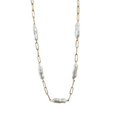 Colar com corrente dourada e pérolas brancas alongadas