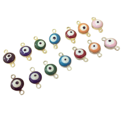 Pendentes de olho turco coloridos com bordas douradas sobre fundo branco