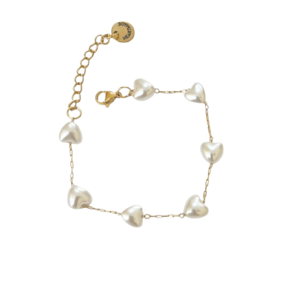 Pulseira dourada com pérolas em forma de coração e fecho ajustável