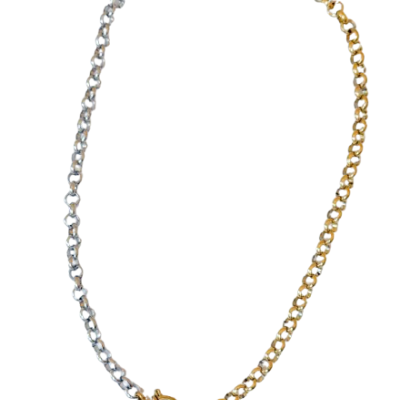 Colar corrente metade prateada e metade dourada com fecho circular dourado