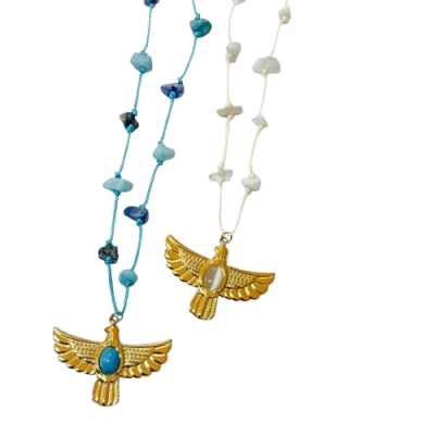Dois colares com pendentes de ave dourada e pedras azuis e brancas