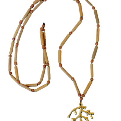 Colar em contas castanhas com pingente dourado em forma de galho
