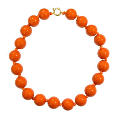 Colar de bolas laranja com fecho dourado