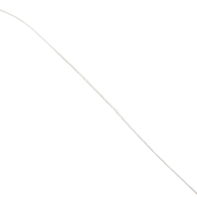 Cabo ou fio elétrico branco fino em fundo branco