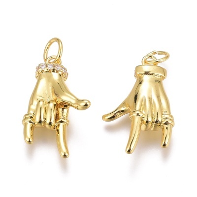 Pendentes dourados em forma de mãos com detalhes e diferentes gestos dos dedos